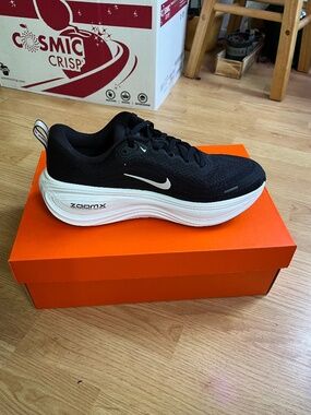 NIB women’s Nike Vomero plus running shoes
